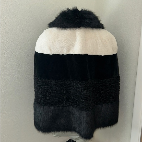 CeLeste by Bibhu black white faux fur cape poncho m medium - Picture 4 of 8